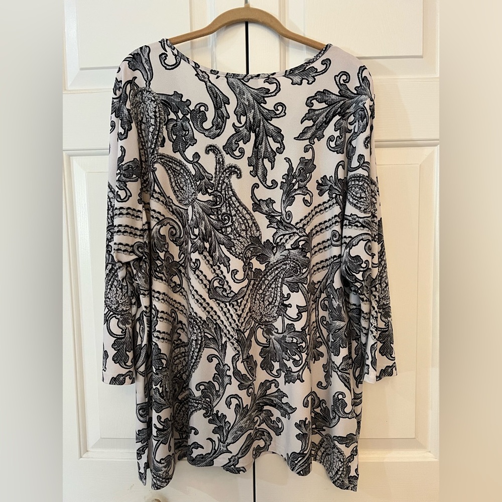 Bob Mackie Wearable Art Floral Long Sleeve Vneck Blouse NWOT Size 2X - Picture 6 of 6